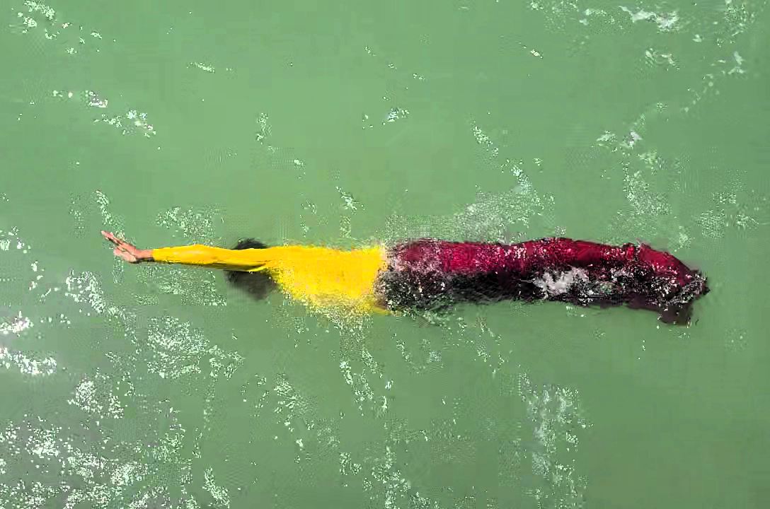Athletic swimmer practicing vertical HydroFlow with AquaQi